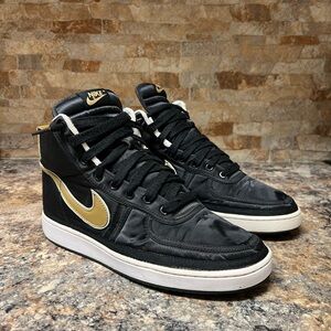 Nike Vandal High Supreme Qs Black Metallic Gold
Size 9.5